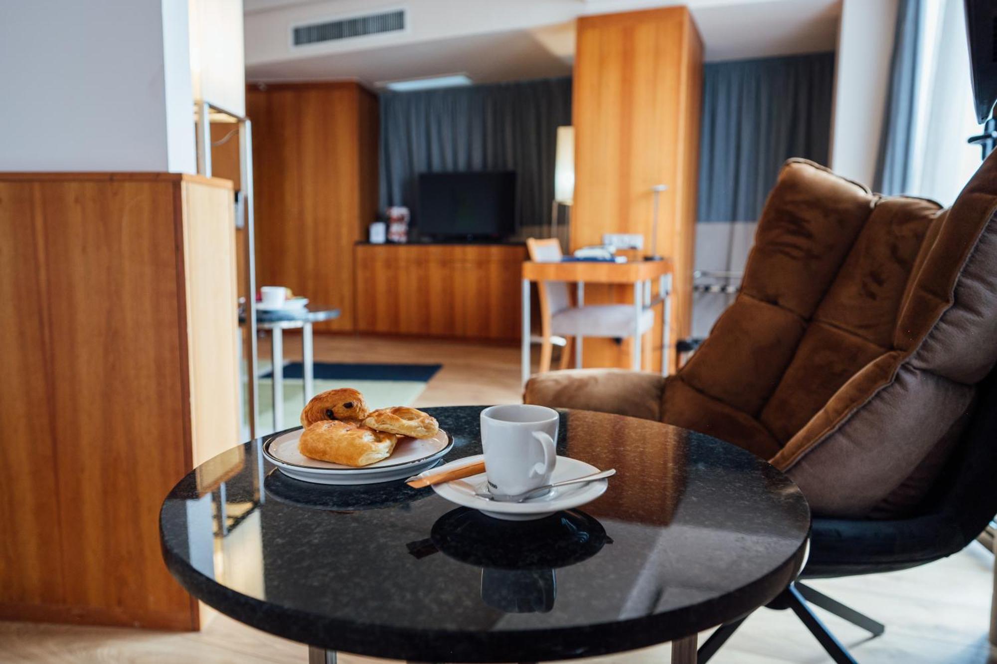 Peakture Hotel Bukarest Kültér fotó
